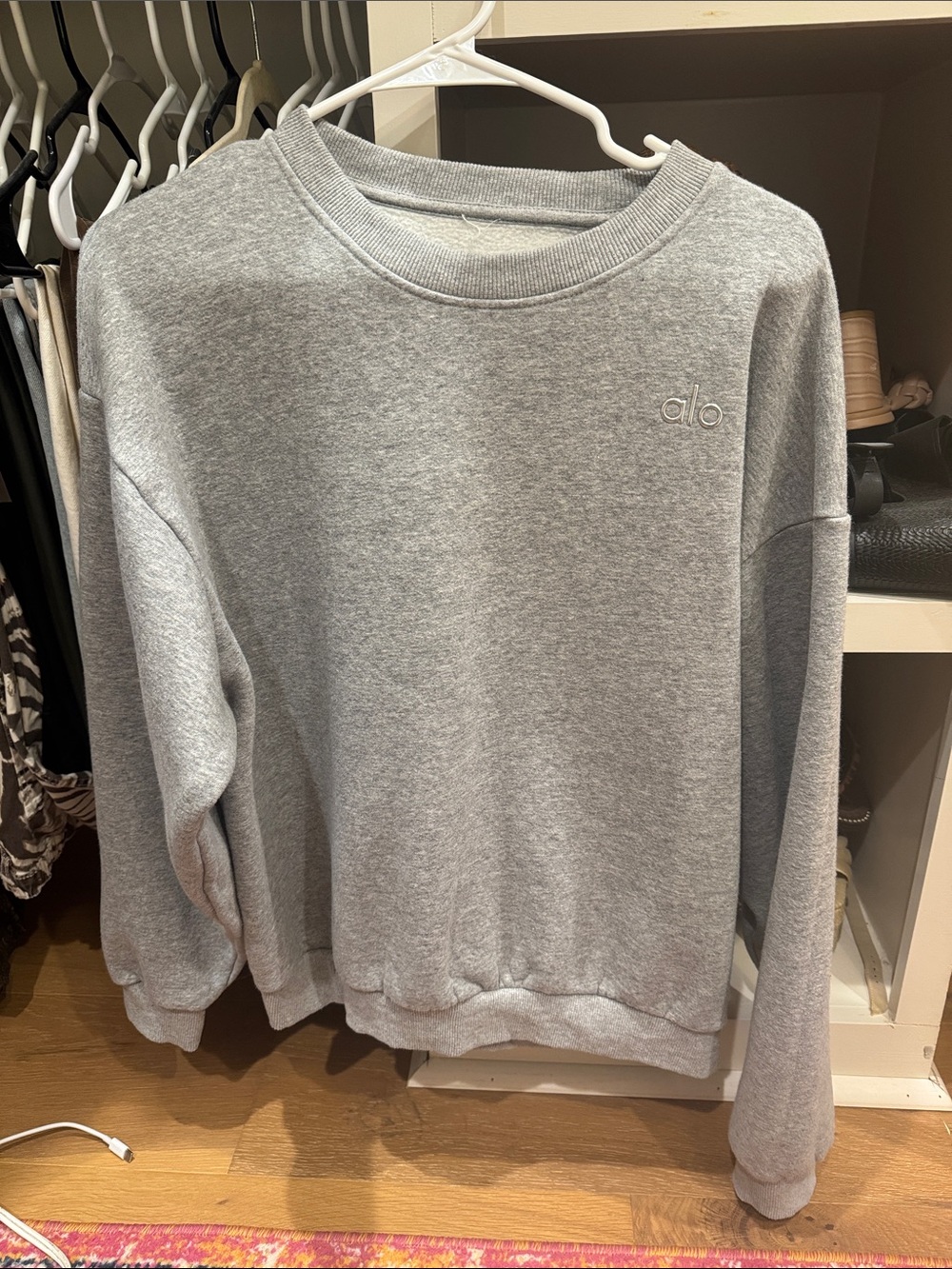 ALO Yoga Crewneck Sweatshirt in Light Grey